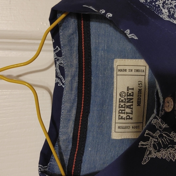 🌎 Free Planet Shirt - Picture 5 of 10